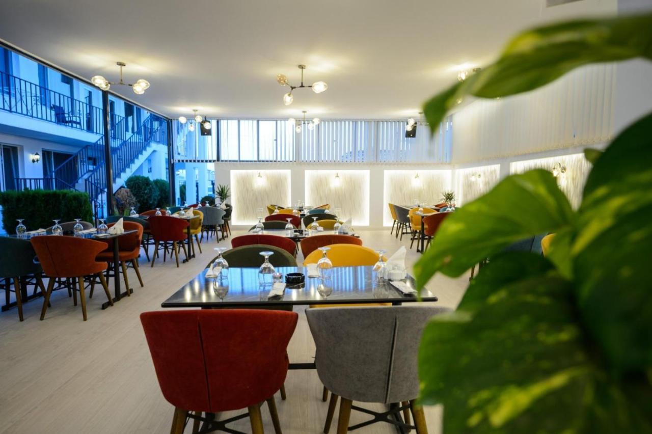 Casa On Hotel Năvodari Buitenkant foto